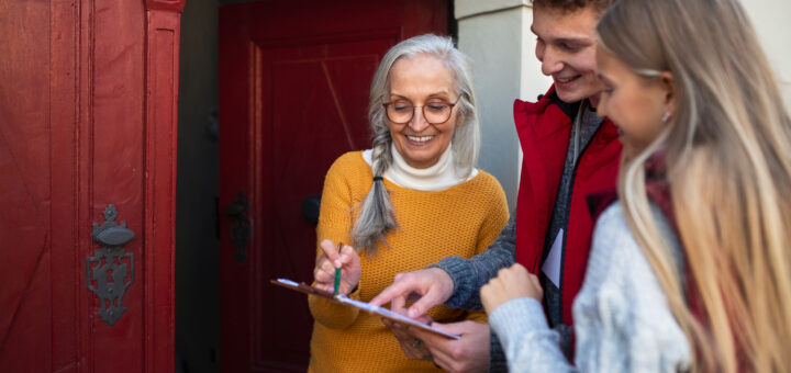 PCO visiting neighbor